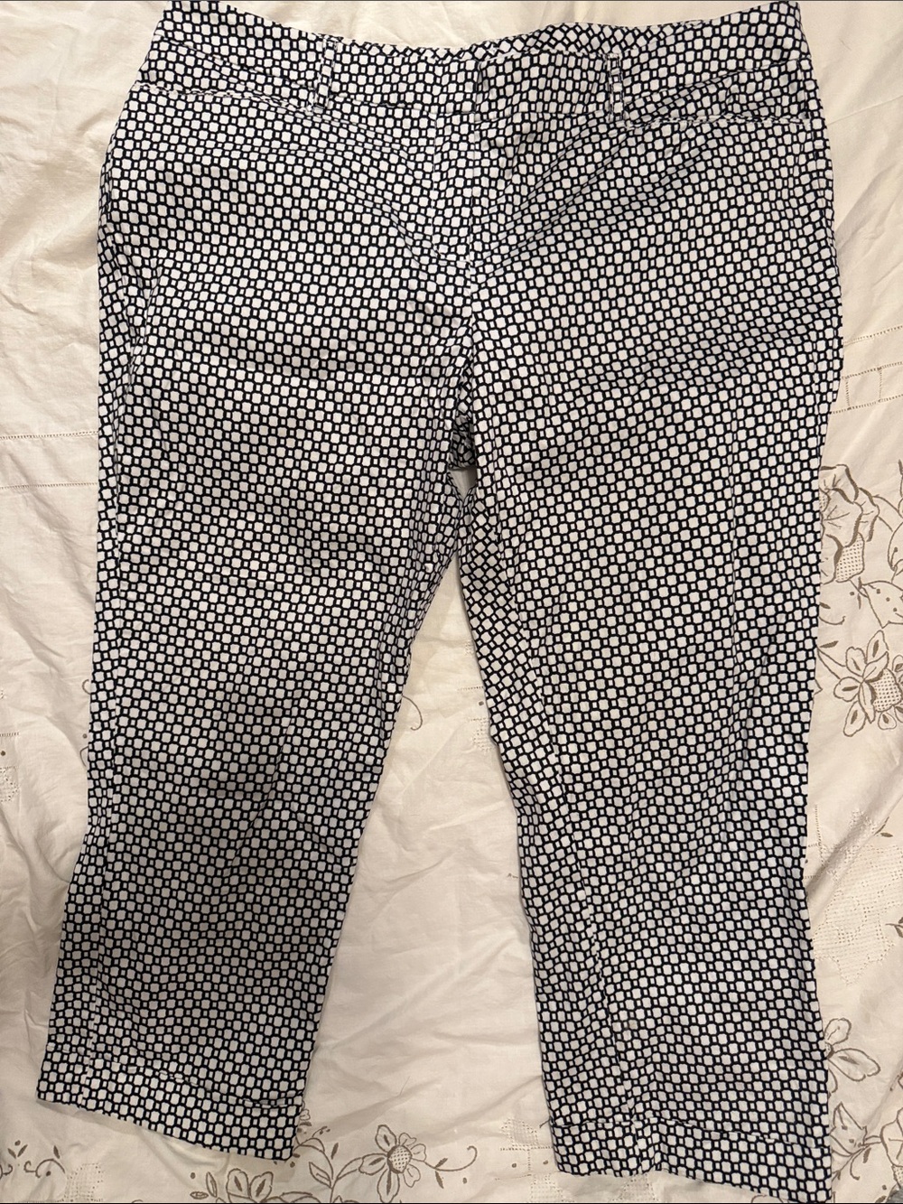 New York & Company Black and White Geometric Pants size 14 cuffed 23” inseam